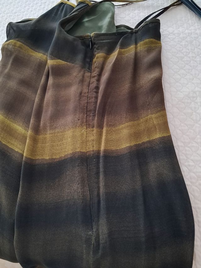 Vestido de gasa en color negro y verde.