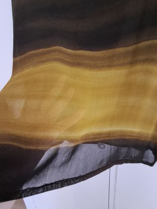 Vestido de gasa en color negro y verde.