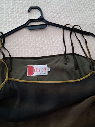 Vestido de gasa en color negro y verde.