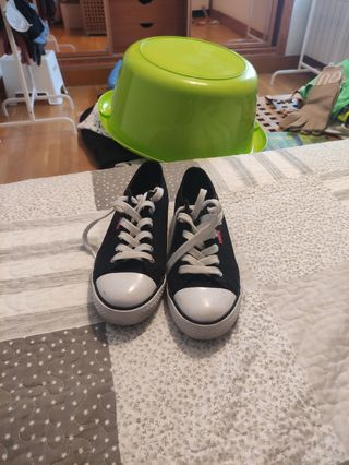 Zapatillas Levis negras