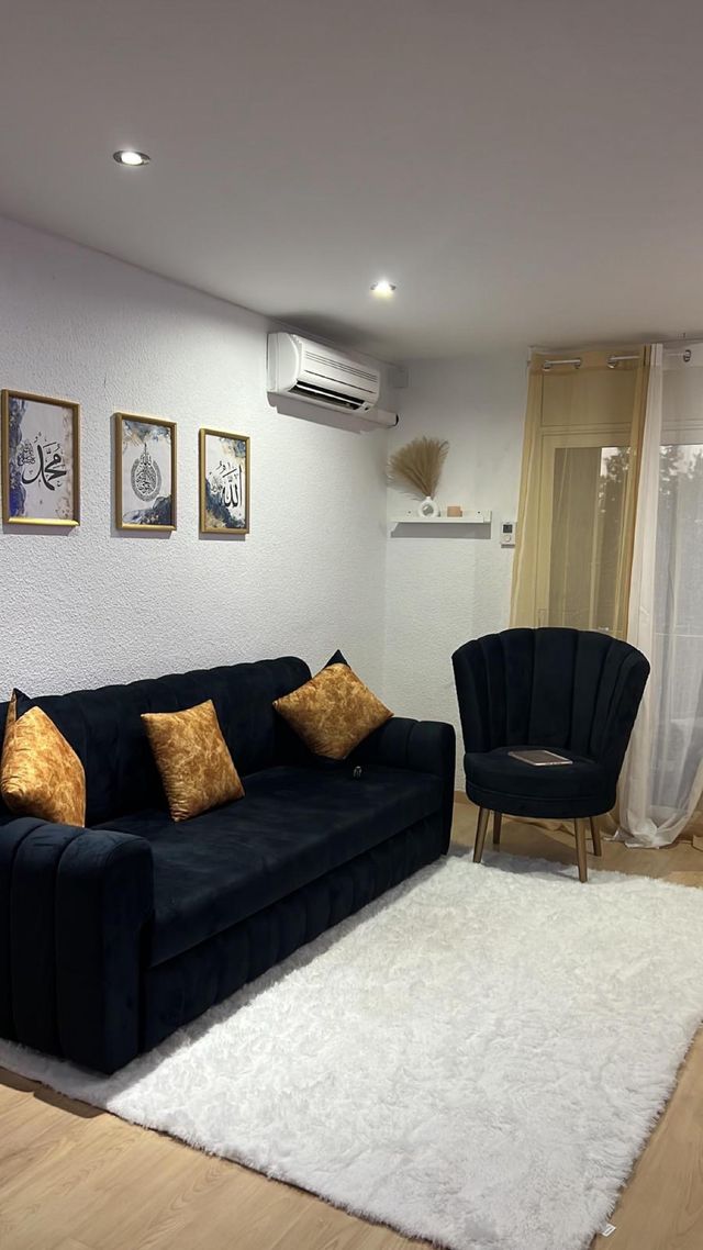 Sofá y sillón terciopelo azul marino oscuro-dorado