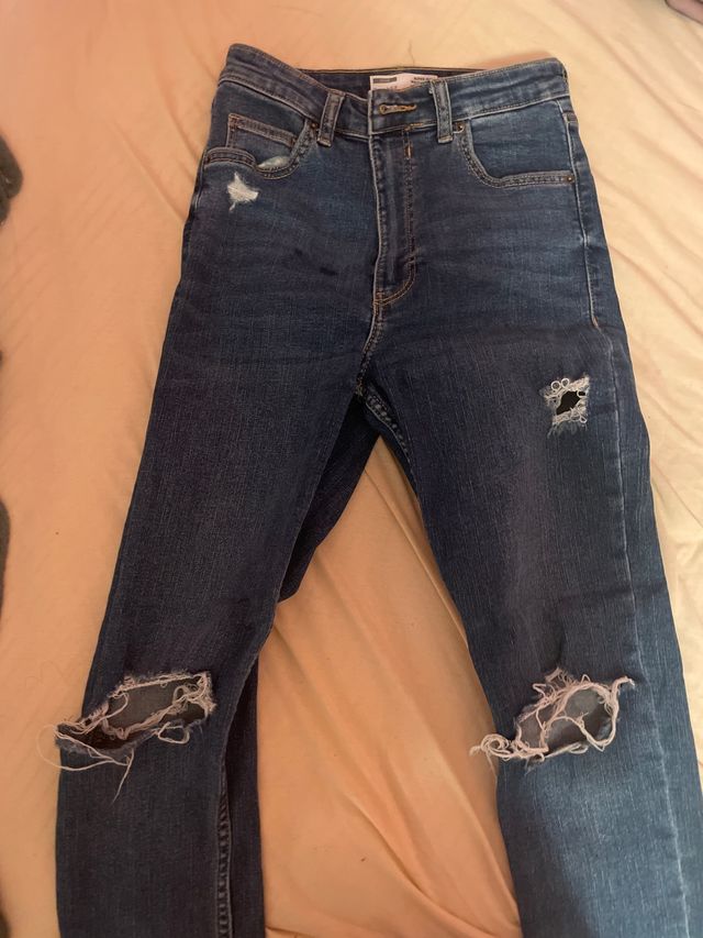 Vaqueros Bershka rotos - Talla S