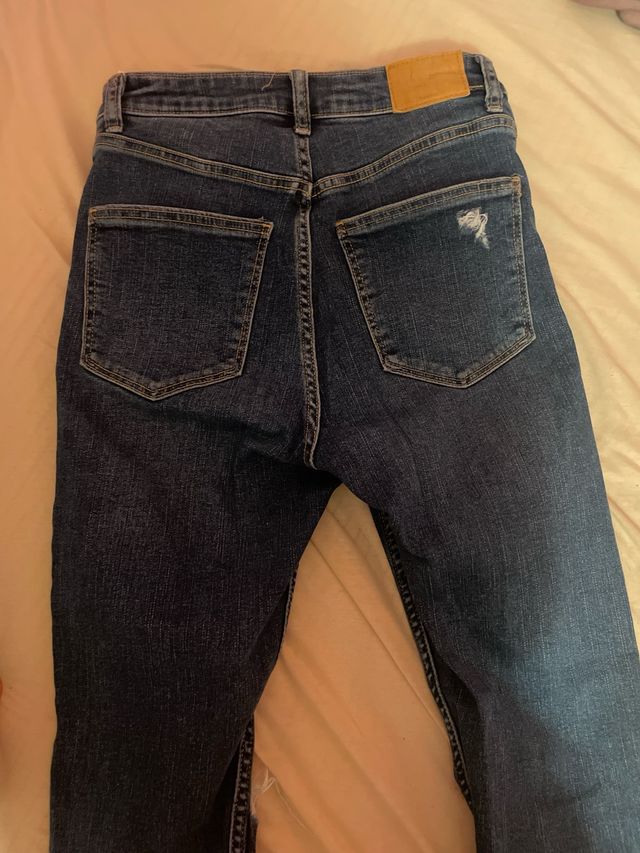 Vaqueros Bershka rotos - Talla S