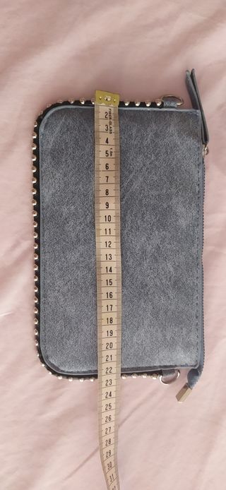 Bolso cartera azul con detalles metalizados 