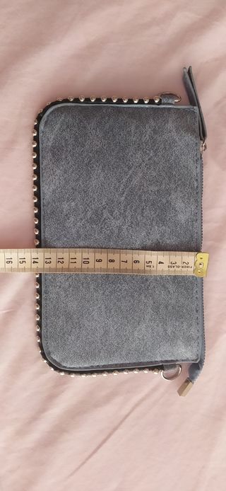 Bolso cartera azul con detalles metalizados 