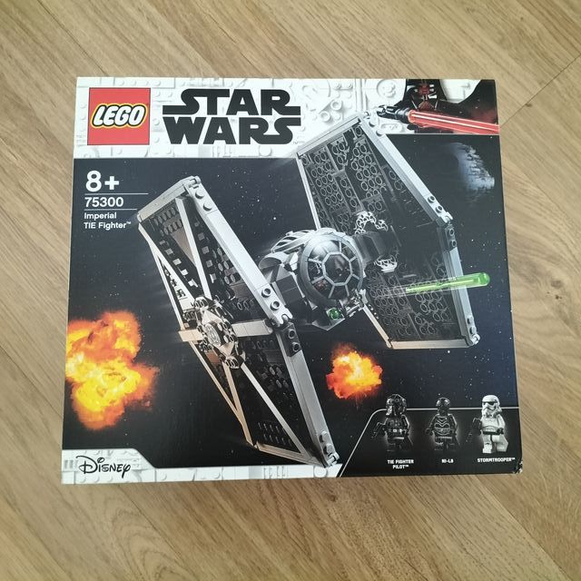 LEGO Star Wars Caza TIE 75300