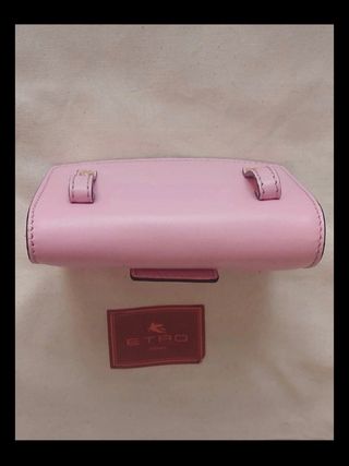 Marsupio rosa ETRO.
Grande azienda italiana.