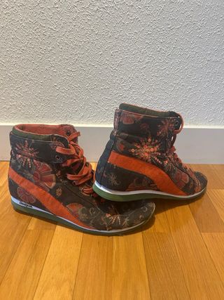 Botas Desigual rojas y negras