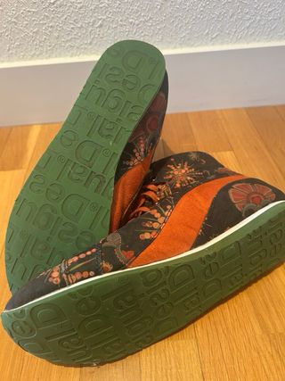 Botas Desigual rojas y negras