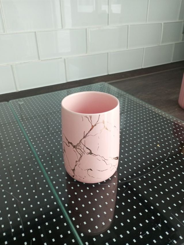 Set baño rosa y dorado - Dispensador y vaso