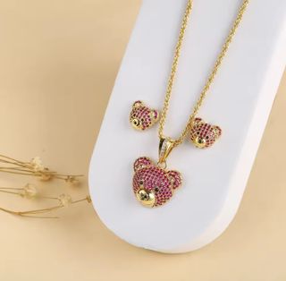 Conjunto collar y pendientes oso varios colores