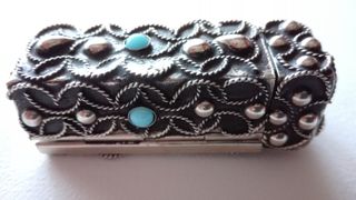 FUNDA METALICA PINTALABIOS (Precio no negociable)