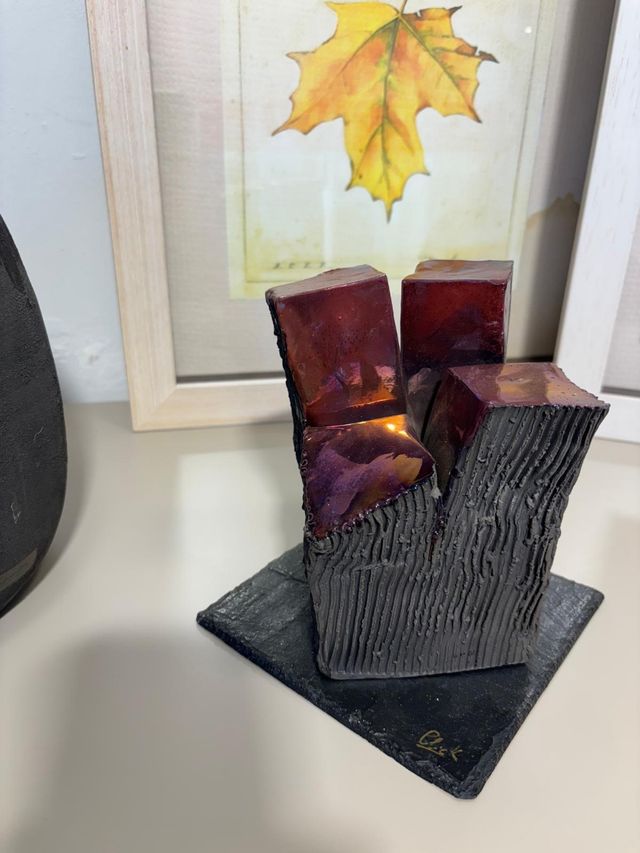 Jarrón cerámico negro y multicolor