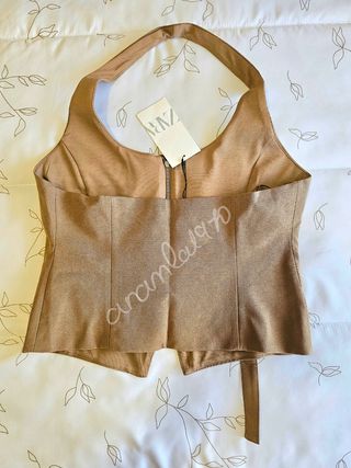 Top halter bolsillos tostado zara