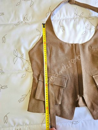 Top halter bolsillos tostado zara