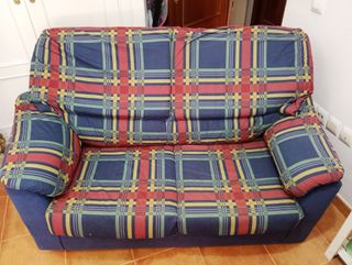 Sofá cama azul y rojo