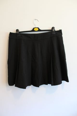 Mini falda negra plisada