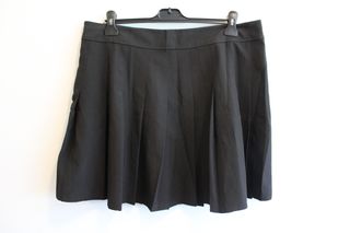 Mini falda negra plisada