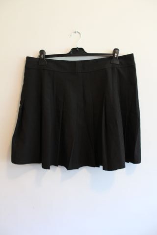 Mini falda negra plisada