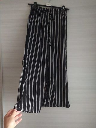 Pantaloni larghi a righe, bianco e nero