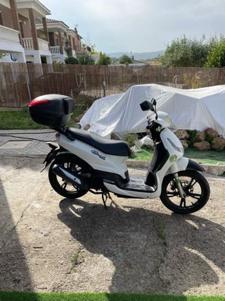 Scooter Peugeot Tweet 125