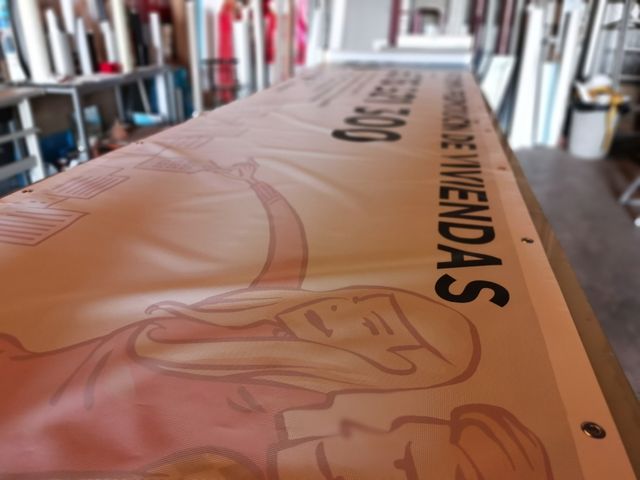 Lonas y Banderas Publicitarias