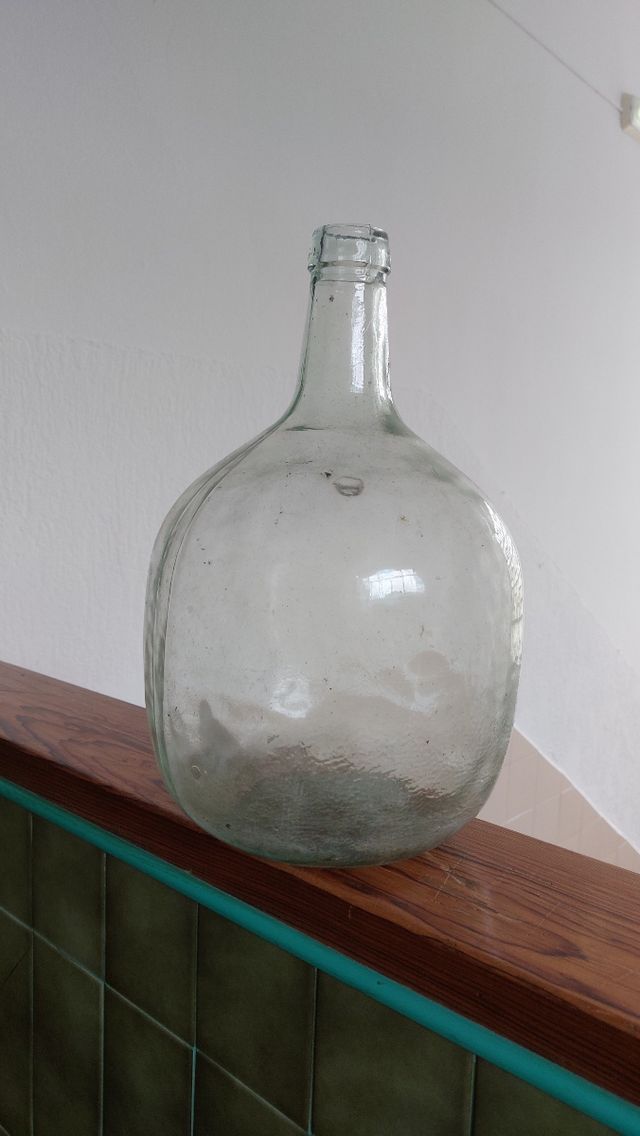 Damajuana de vidrio antigua