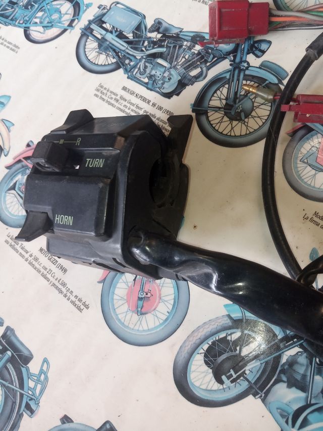 Piña izq Kawasaki Kle
    "Como nueva"