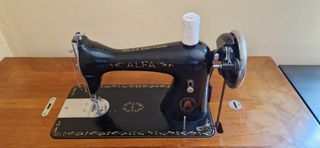 Máquina coser Alfa Antigua