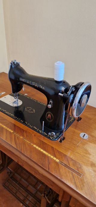 Máquina coser Alfa Antigua
