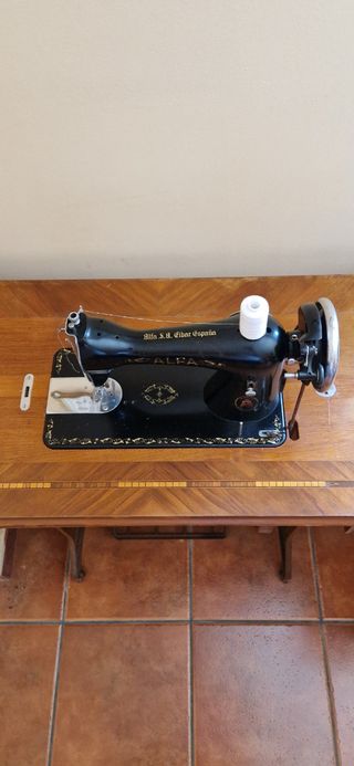 Máquina coser Alfa Antigua
