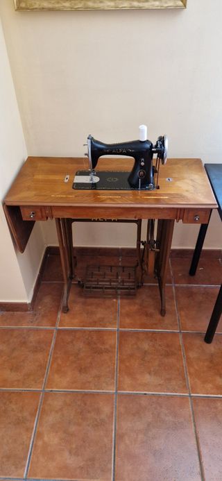 Máquina coser Alfa Antigua