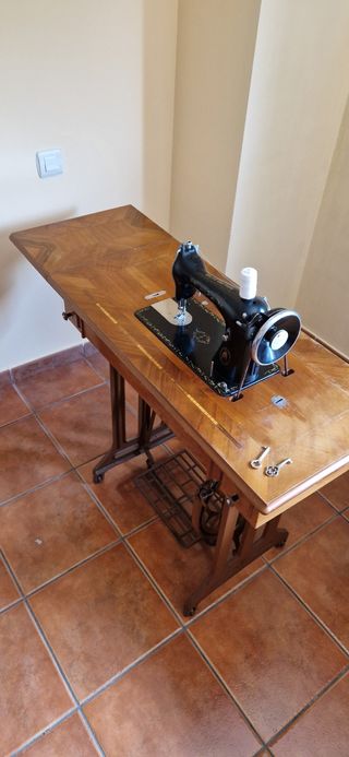 Máquina coser Alfa Antigua