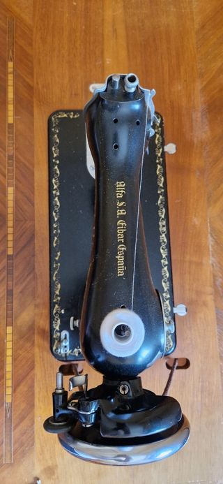 Máquina coser Alfa Antigua