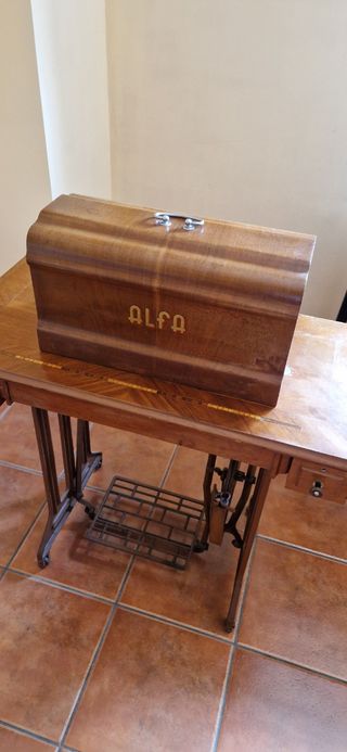 Máquina coser Alfa Antigua