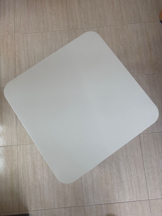 Mesa de centro Ikea blanca con ruedas