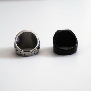 2 Anillos: Plateado y Negro
