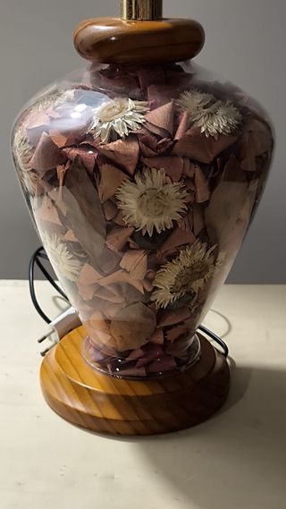 Lampara de mesa vintage con flores secas