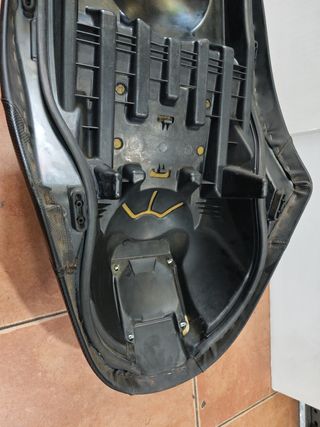 Asiento Yamaha XMAX 125-250 (06-10)
