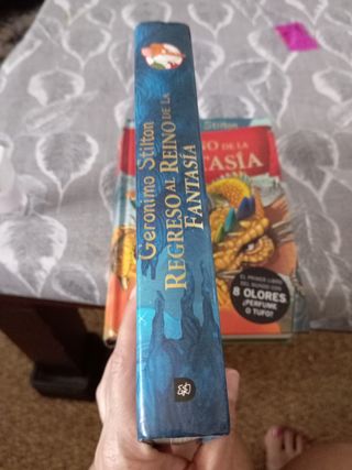 Regreso al Reino de la Fantasía: ¡Libro con olo...