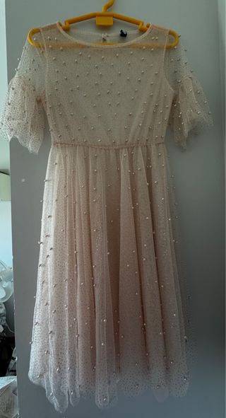 Vestido beige  perlitas .