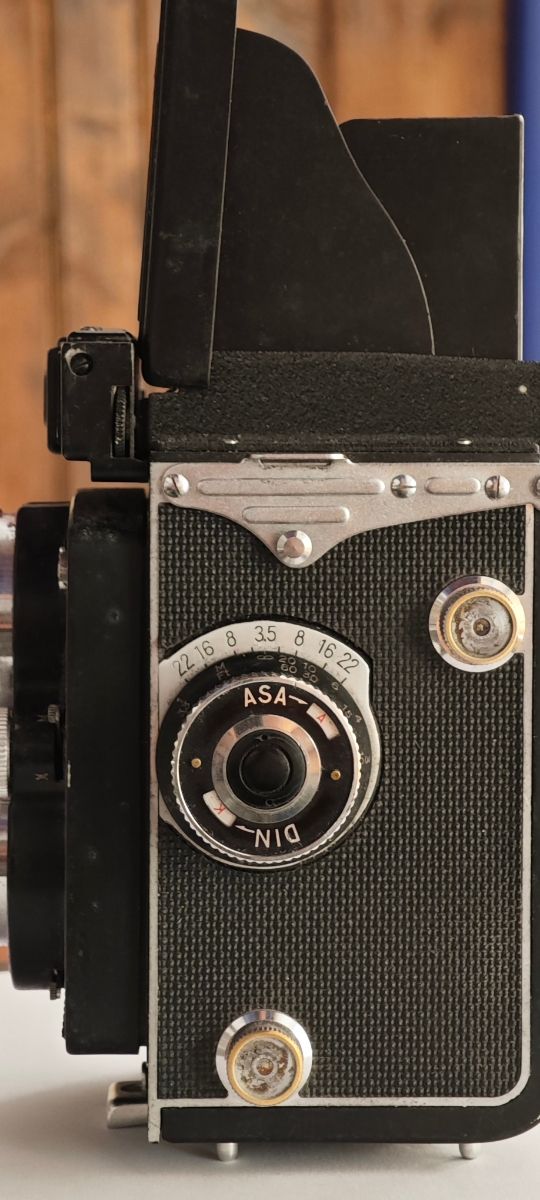 YASHICA MAT-EM TLR Camera