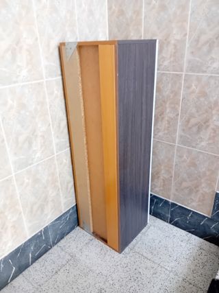 Mueble rinconero blanco y marrón
