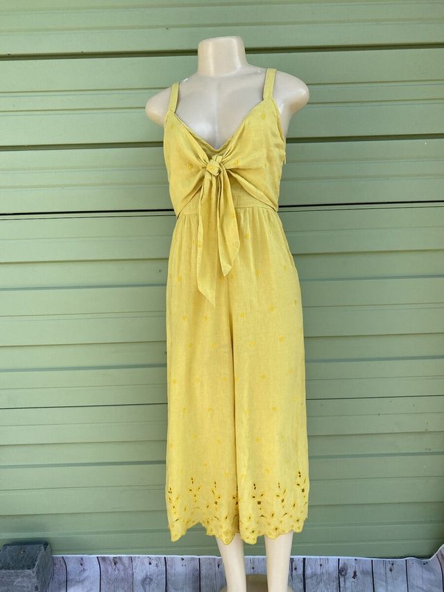 Mono Zara amarillo bordado