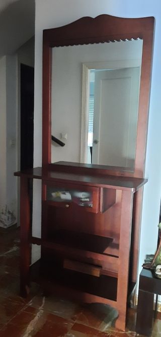 Mueble recibidor madera marrón