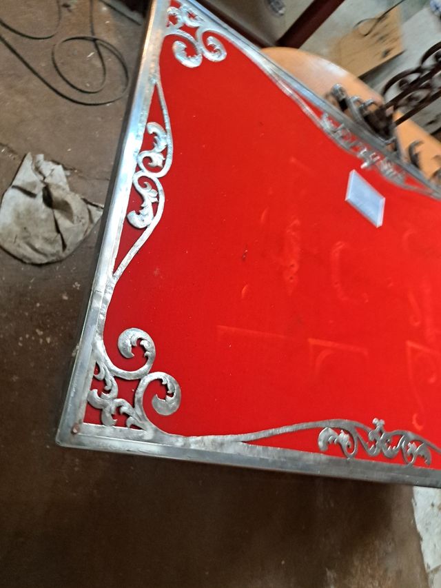 Expositor renacimiento - Metal repujado terciopelo