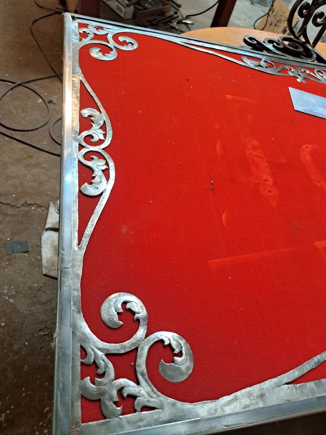 Expositor renacimiento - Metal repujado terciopelo