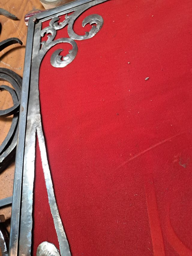 Expositor renacimiento - Metal repujado terciopelo