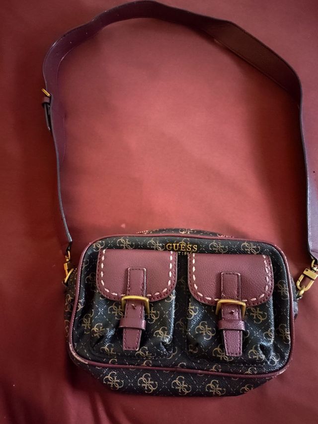 Bolso bandolera Guess marrón-negro