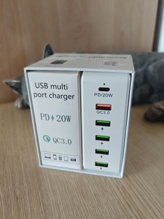 Cargador USB multi-puerto 20W